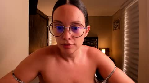 Snapshot of anabel_25 chatting on 12-18-25, 05:30 Anabel online show from 12-18-25, 05:30