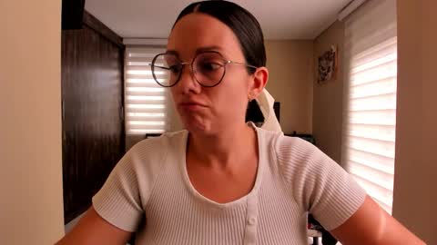 Snapshot of anabel_25 chatting on 02-06-26, 03:37 Anabel online show from 02-06-26, 03:37