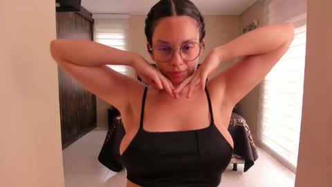 Snapshot of anabel_25 chatting on 02-27-26, 05:02 Anabel online show from 02-27-26, 05:02