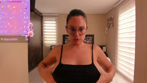 Snapshot of anabel_25 chatting on 05-30-26, 04:59 Anabel online show from 05-30-26, 04:59