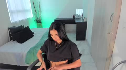 ANABEL WOLF  online show from 01-10-25, 10:15