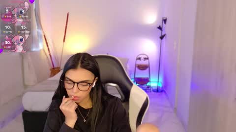 ANABEL WOLF  online show from 10-30-25, 04:08