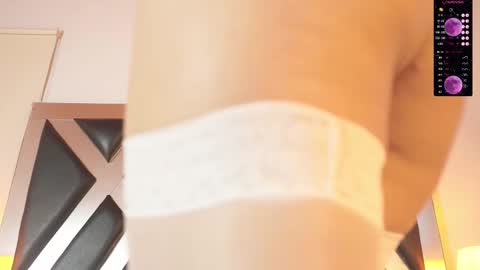 Ana Sofia Cooper online show from 10-28-25, 08:00