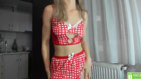 Snapshot of anahi1993 chatting on 10-10-25, 04:22 Anahi online show from 10-10-25, 04:22