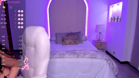 Snapshot of anahi_curlie1 chatting on 01-16-25, 04:07 Anahi Curlie online show from 01-16-25, 04:07