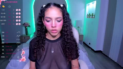 Snapshot of anahi_curlie1 chatting on 01-17-25, 07:30 Anahi Curlie online show from 01-17-25, 07:30