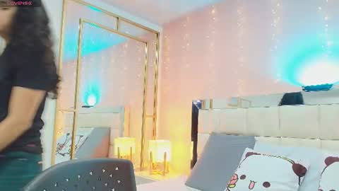 Snapshot of anahi_maite chatting on 06-20-26, 08:33 Anahi online show from 06-20-26, 08:33