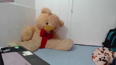 Anahi Browns online show from 12-02-25, 04:46