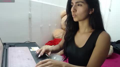 Snapshot of anahibrowns95 chatting on 01-16-26, 11:20 Anahi Browns online show from 01-16-26, 11:20