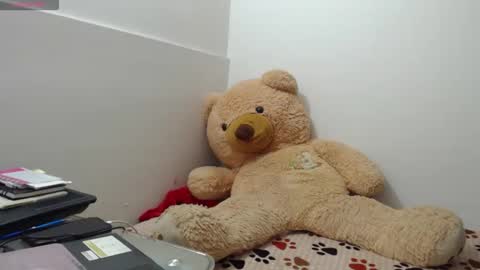 Snapshot of anahibrowns95 chatting on 03-18-26, 09:40 Anahi Browns online show from 03-18-26, 09:40