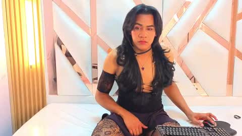 Ana  online show from 10-17-25, 01:57