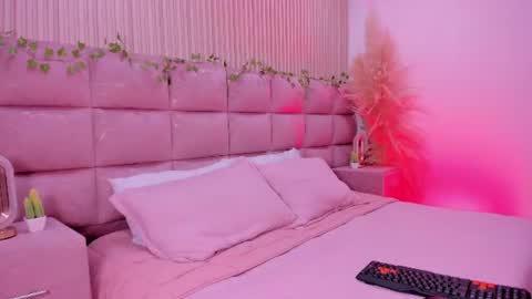 Snapshot of anaksunamun6 chatting on 06-18-26, 04:24 Ana online show from 06-18-26, 04:24