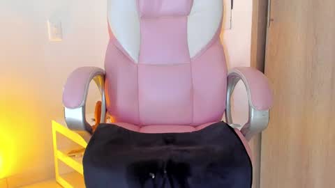 Snapshot of anastaciablake chatting on 01-17-25, 06:57 Anastacia online show from 01-17-25, 06:57