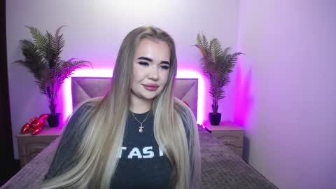 Snapshot of anastacyyellig chatting on 10-09-25, 01:25 anastacyyellig online show from 10-09-25, 01:25