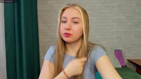 Snapshot of anastasia_gold1 chatting on 05-18-26, 04:07 anna online show from 05-18-26, 04:07