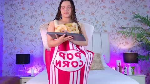 Mia online show from 10-16-25, 12:17