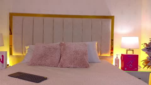 Mia online show from 04-02-26, 12:14