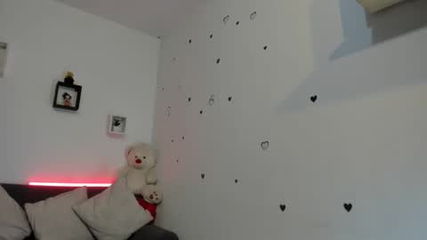 Snapshot of anastasia_tuya chatting on 01-18-26, 01:20 anastasia online show from 01-18-26, 01:20