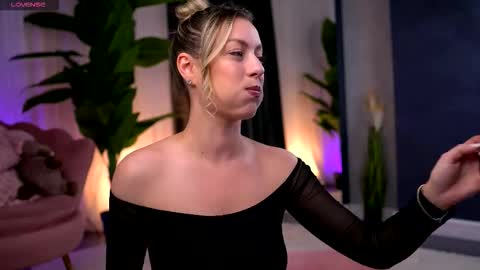 AnastasiaMills online show from 11-28-25, 10:01