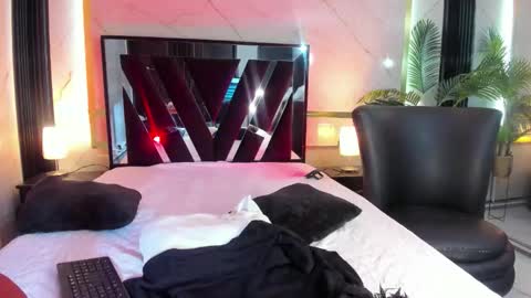 Anastasia online show from 12-18-25, 01:50