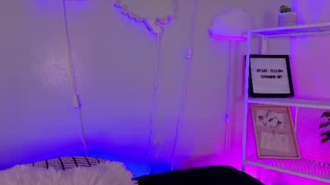 Snapshot of anavicc__ chatting on 06-17-26, 09:34 Kendra online show from 06-17-26, 09:34