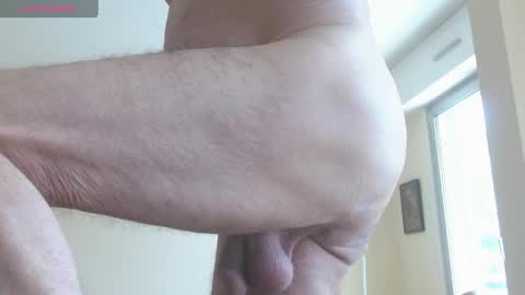 Snapshot of anax69 chatting on 05-08-26, 12:43 mario online show from 05-08-26, 12:43