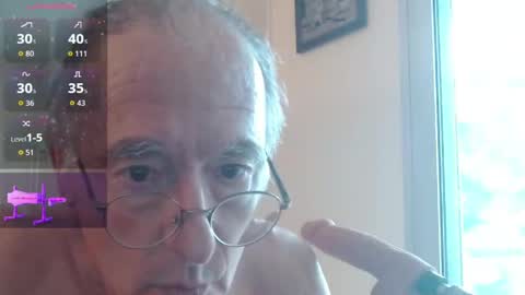 Snapshot of anax69 chatting on 05-10-26, 12:21 mario online show from 05-10-26, 12:21