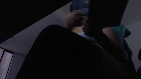 Snapshot of anddrea_ chatting on 02-21-25, 11:11 online show from 02-21-25, 11:11