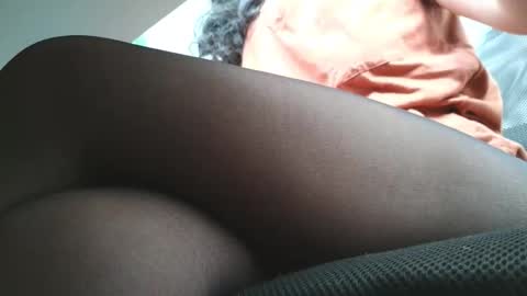 Snapshot of anddrea_ chatting on 12-02-25, 11:59 online show from 12-02-25, 11:59