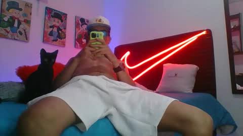 Snapshot of andersonz98 chatting on 10-13-25, 07:58 andersonZ98 online show from 10-13-25, 07:58