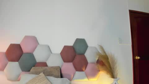 Andra Cyrus online show from 10-05-25, 02:04