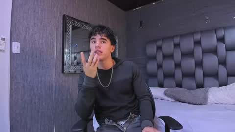 Snapshot of andre_parker chatting on 12-05-24, 01:25 Andre Parker online show from 12-05-24, 01:25