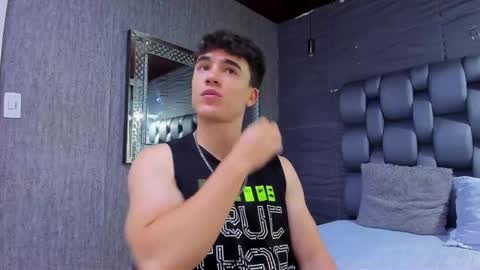 Snapshot of andre_parker chatting on 01-21-25, 10:41 Andre Parker online show from 01-21-25, 10:41