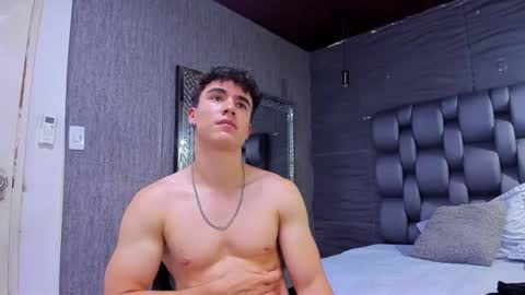 Snapshot of andre_parker chatting on 01-22-25, 04:44 Andre Parker online show from 01-22-25, 04:44