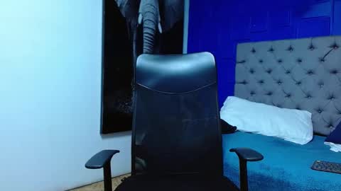 Snapshot of andre_parker chatting on 02-05-25, 02:51 Andre Parker online show from 02-05-25, 02:51