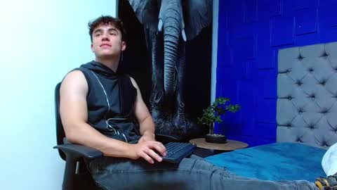 Snapshot of andre_parker chatting on 02-13-25, 12:24 Andre Parker online show from 02-13-25, 12:24