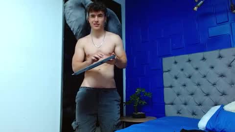 Snapshot of andre_parker chatting on 02-21-25, 01:33 Andre Parker online show from 02-21-25, 01:33