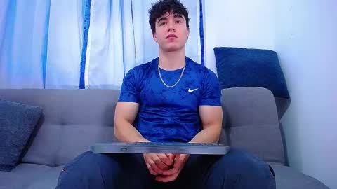 Snapshot of andre_parker chatting on 09-09-25, 10:09 Andre Parker online show from 09-09-25, 10:09