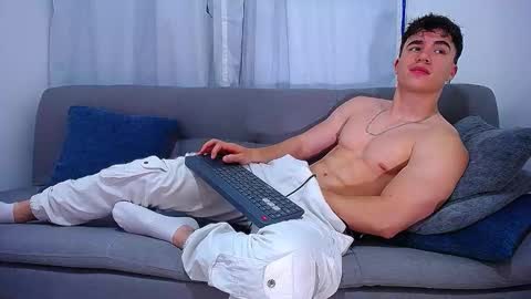 Snapshot of andre_parker chatting on 11-18-25, 01:33 Andre Parker online show from 11-18-25, 01:33