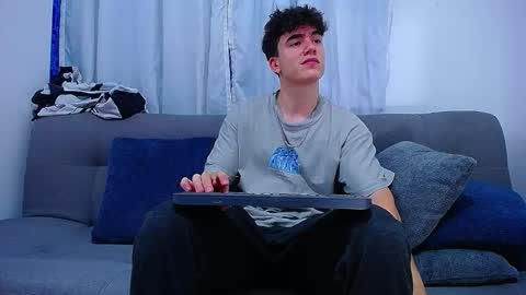 Snapshot of andre_parker chatting on 12-16-25, 02:38 Andre Parker online show from 12-16-25, 02:38