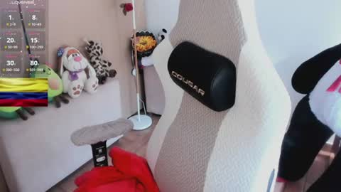 Snapshot of andrea_bonnie chatting on 06-11-26, 02:15 andrea_bonnie online show from 06-11-26, 02:15