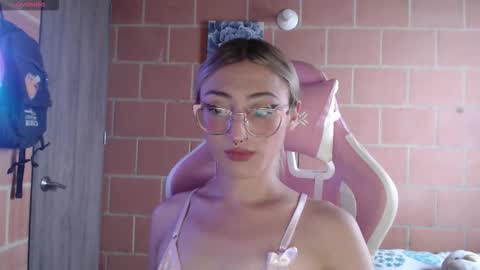 Andrea  online show from 03-25-26, 09:43