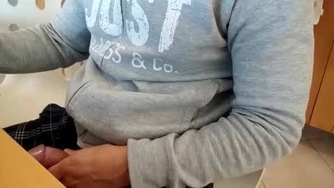 Snapshot of andrea_feetlover chatting on 11-06-25, 06:47 andrea_feetlover online show from 11-06-25, 06:47