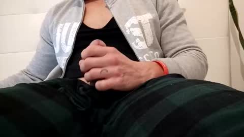 Snapshot of andrea_feetlover chatting on 11-25-25, 08:42 andrea_feetlover online show from 11-25-25, 08:42