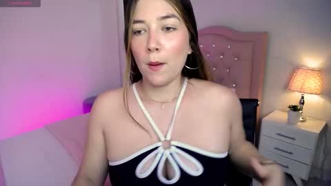 Snapshot of andrea_garciat chatting on 11-18-25, 08:24 Andrea online show from 11-18-25, 08:24