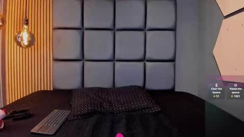  ANDREA  online show from 10-22-25, 01:22