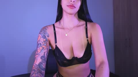 Snapshot of andrea_torres_ chatting on 02-02-25, 12:30 online show from 02-02-25, 12:30