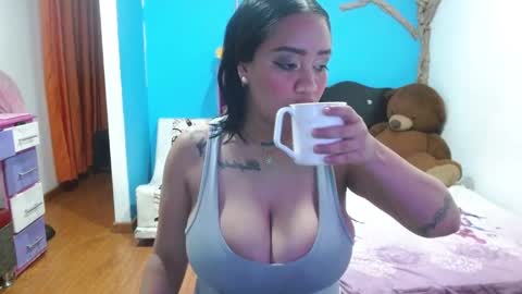 Snapshot of andrebigboobs chatting on 02-12-26, 11:55 Andre online show from 02-12-26, 11:55