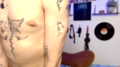 Snapshot of andreewwolffman chatting on 03-05-25, 04:57 Andrew online show from 03-05-25, 04:57