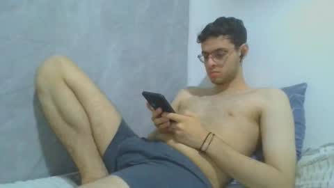 Snapshot of andres129494 chatting on 12-17-25, 01:33 andres129494 online show from 12-17-25, 01:33